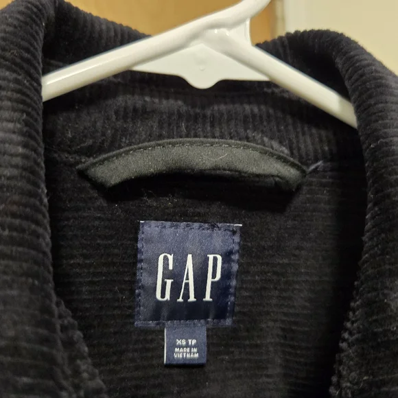 Black Corduroy Button-Up Collared Shirt - Picture 7 of 7